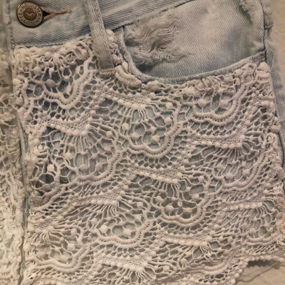 Hollister Lacy Jean Shorts - Picture 2 of 4